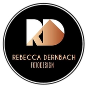 Logo/Portrait: Fotograf Rebecca Dernbach Fotodesign